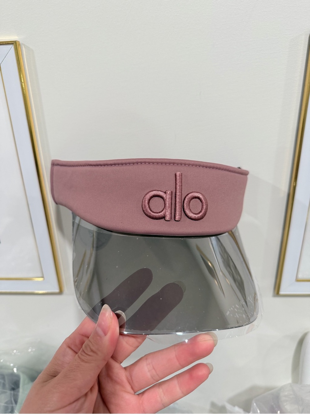 New ALO Yoga Airlift Solar Visor hat color  “smoky quartz”